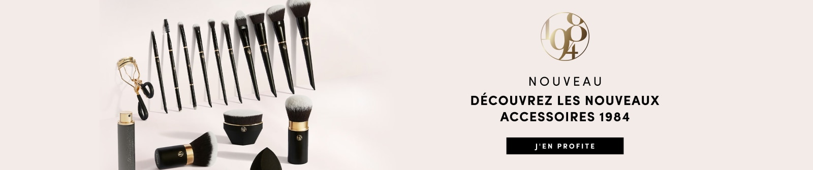 Ensemble de pinceaux de maquillage et accessoires beauté 1984 en noir avec détails dorés – découvrez la nouvelle collection.