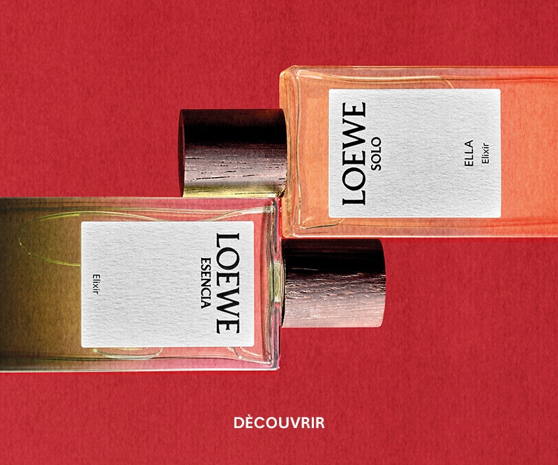 Parfums Loewe Esencia Elixir et Loewe Solo Ella Elixir présentés sur un fond rouge, collection de fragrances haut de gamme.