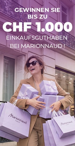 Frau mit Marionnaud Shoppingtäsche und Gschenkpackige vor em Lade, Aktion mit CHF 1'000 Iichaufsguthabe