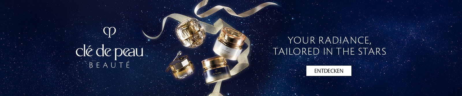 Clé de Peau Beauté Kampagnenmotiv in eleganten dunklen Tönen mit luxuriöser Modeästhetik.