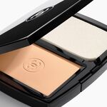  CHANEL ULTRA LE TEINT Teint Compact Haute Tenue Ultra Confort – Finition  Zéro Défaut  3 of 5 Teint Compact Haute Tenue Ultra Confort – Finition  Zéro Défaut
