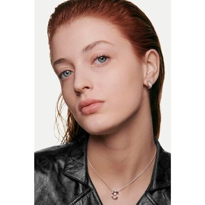 Foundation mit Weichzeichnereffekt Samtig-Mattes finish