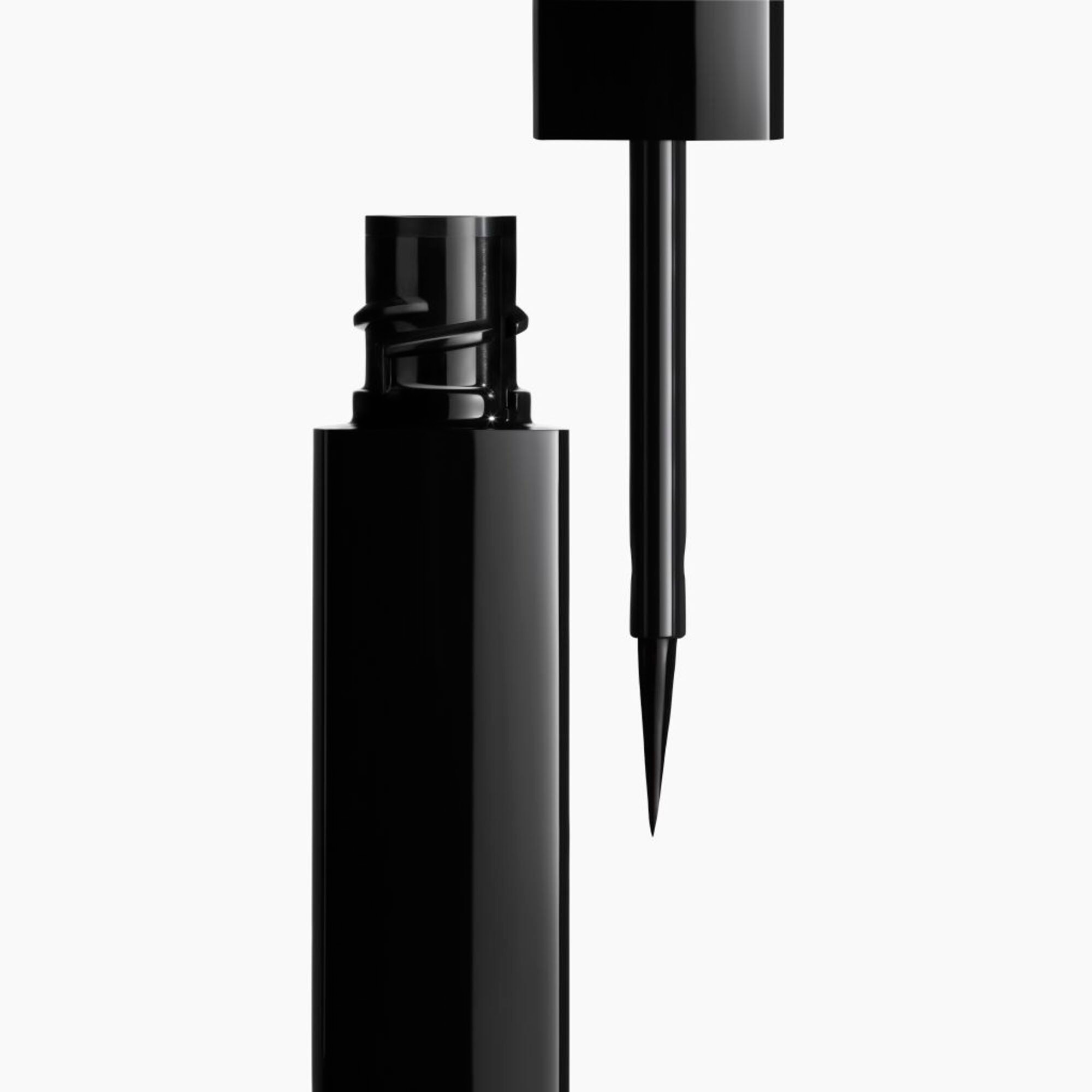  CHANEL LE LINER DE CHANEL EYE-LINER LIQUIDE HAUTE PRÉCISION  1 of 7 
