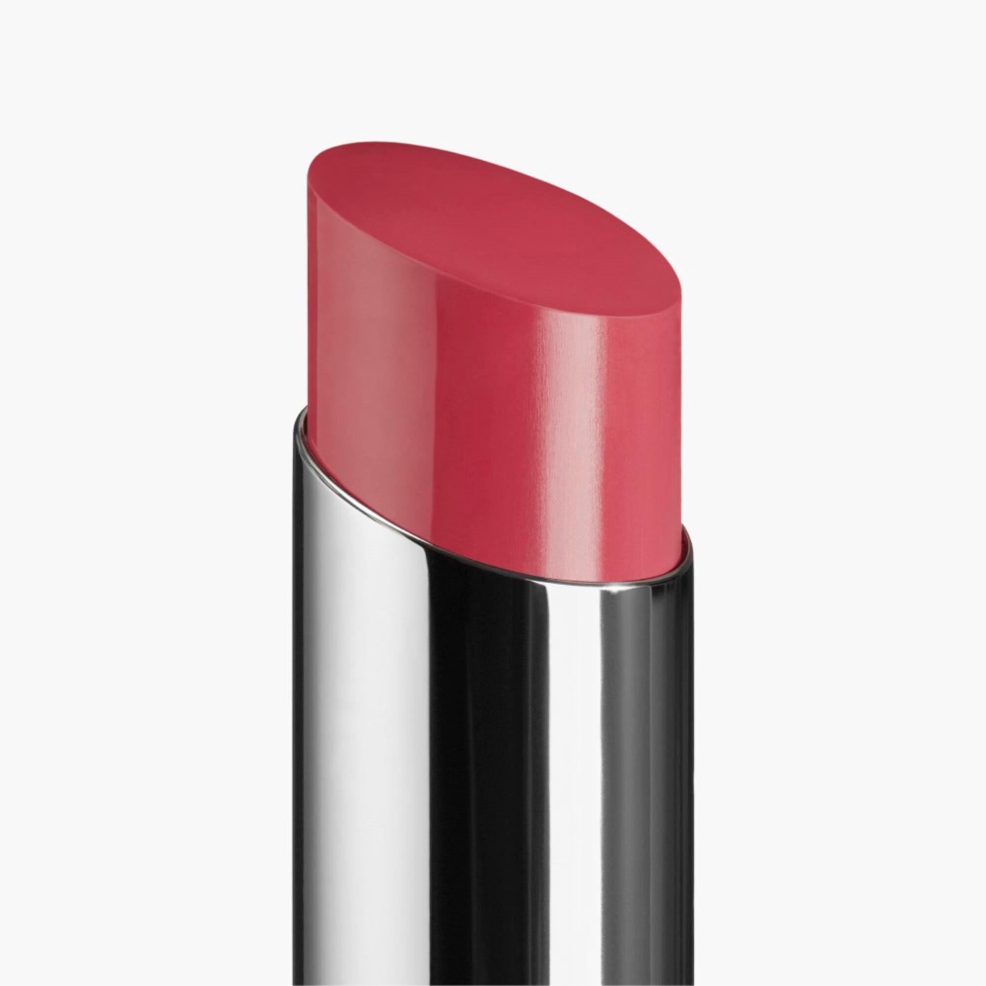 LE ROUGE À LÈVRES HYDRATANT ET REPULPANT LONGUE TENUE, COULEUR ET BRILLANCE INTENSES.