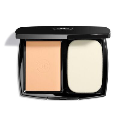 CHANEL ULTRA LE TEINT Kompakt-Make-up für höchste Perfektion. Extrem langanhaltend. höchste Tagekomfort. 1 of 5