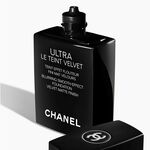  CHANEL ULTRA LE TEINT VELVET Foundation mit Weichzeichnereffekt Samtig-Mattes finish  3 of 5 Foundation mit Weichzeichnereffekt Samtig-Mattes finish
