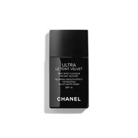  CHANEL ULTRA LE TEINT SPF 15 ULTRA LE TEINT VELVET  ULTRALEICHTE FORMEL, LANGER HALT EIN SAMTIG-MATTES FINISH MIT WEICHZEICHNEREFFEKT EIN PERFEKTER, NATÜRLICHER TEINT  1 of 2 