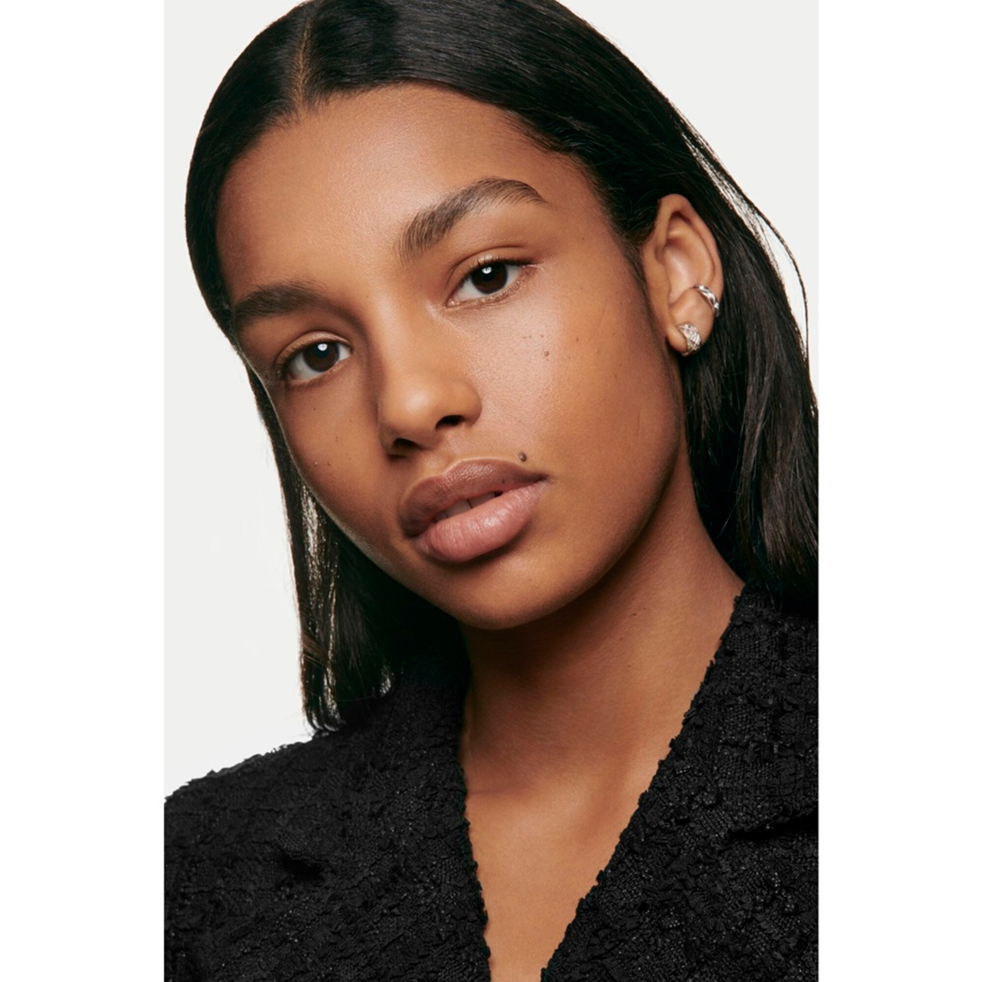 CHANEL LES BEIGES TEINT BELLE MINE NATURELLE HYDRATATION ET LONGUE TENUE FOUNDATION 1 of 6