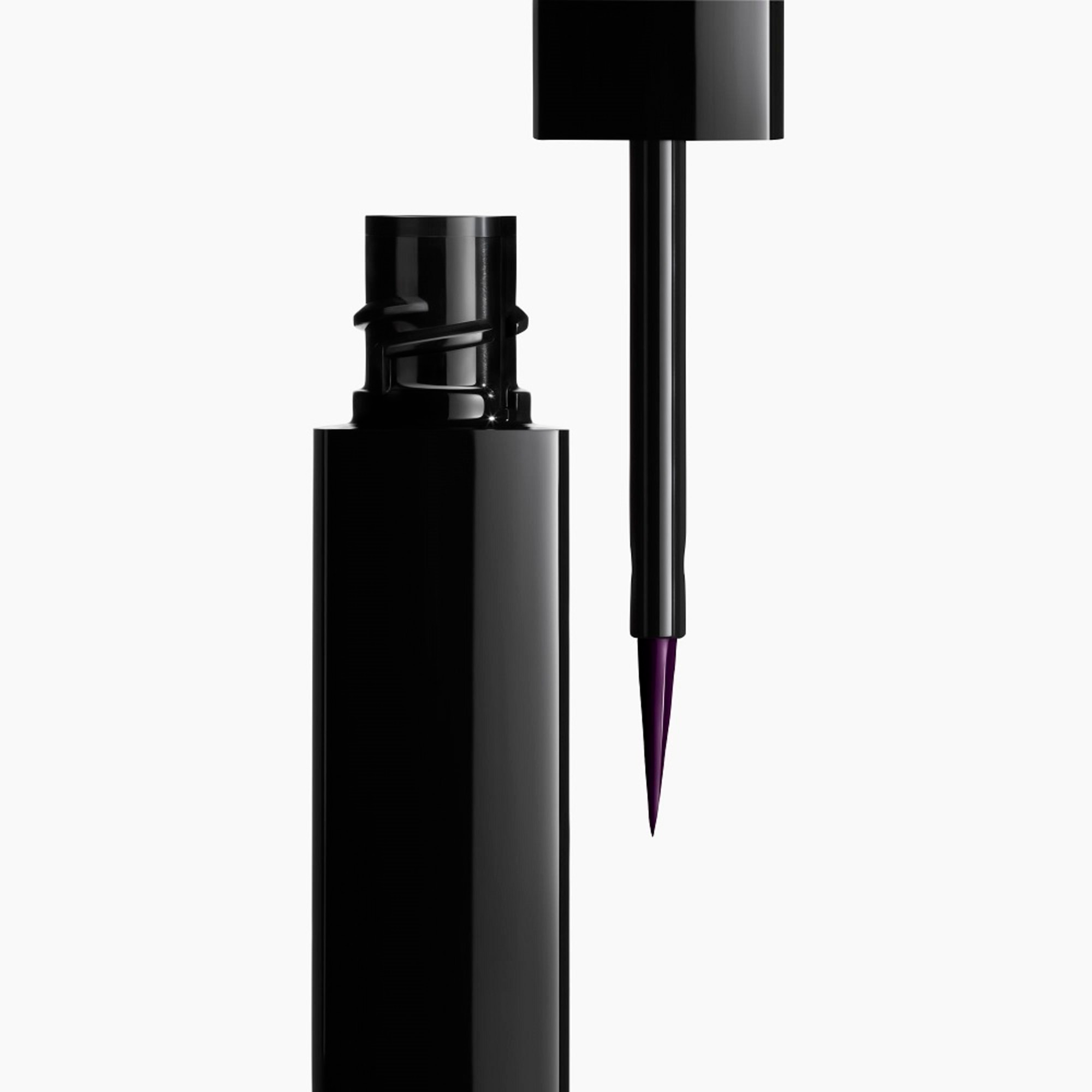 EYE-LINER LIQUIDE HAUTE PRECISION, LONGUE TENUE ET WATERPROOF