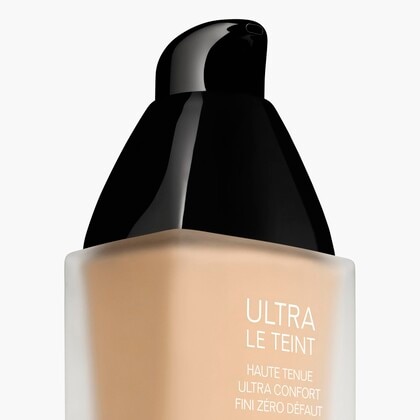 MAKEUP FÜR LANGANHALTENDE PERFEKTION UND STRAHLENDES, MATTES FINISH. SPF 15