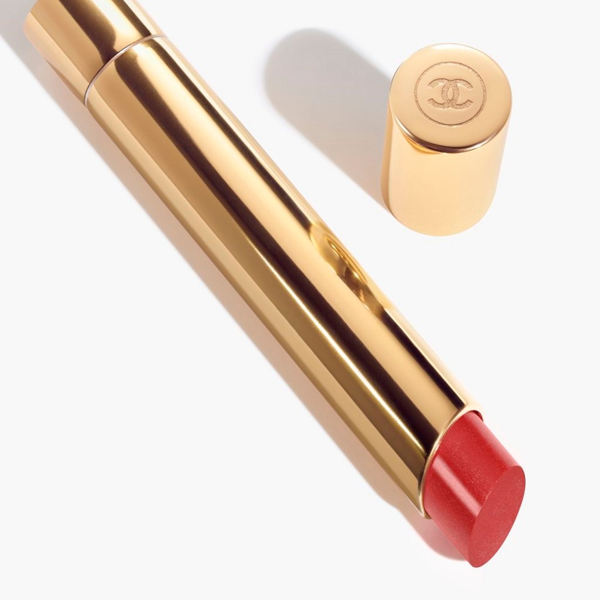 FARBINTENSIVER LIPPENSTIFT. KONZENTRIERTE LEUCHTKRAFT UND PFLEGE. NACHFÜLLBAR