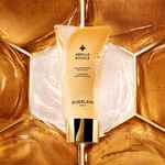 175 ML Guerlain Abeille Royale Cleansing Care-In-Mousse Nettoyant pour le visage  2 of 3 Nettoyant pour le visage