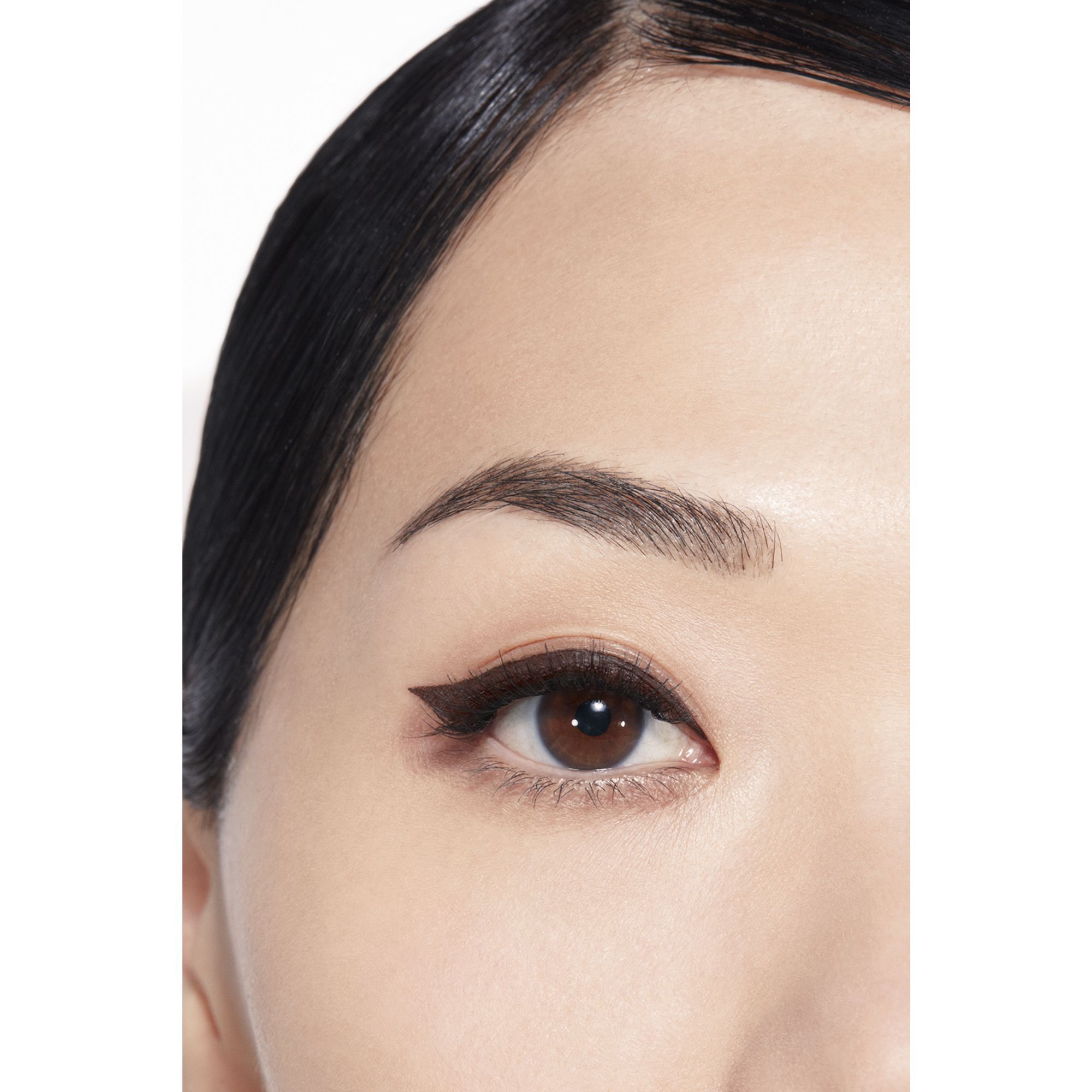  CHANEL LE LINER DE CHANEL EYE-LINER LIQUIDE HAUTE PRÉCISION  1 of 7 