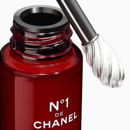 15 ML CHANEL NO 1 REVITALIZING EYE SERUM AUGEN- UND LIPPENPFLEGE  1 of 4 