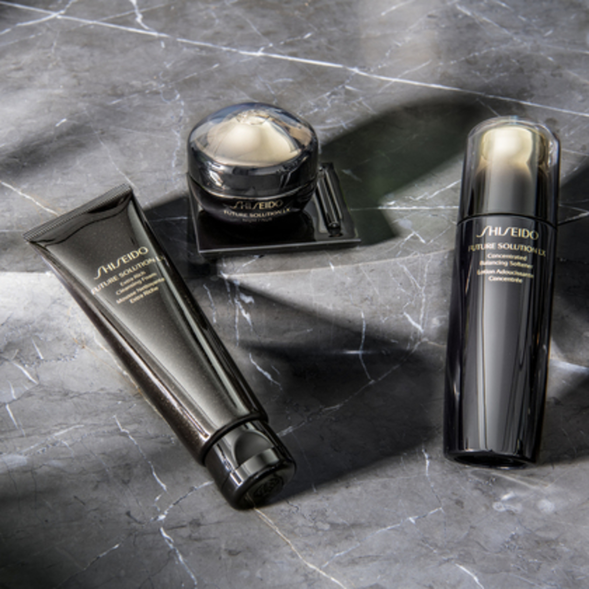 Augen- und Lippencreme