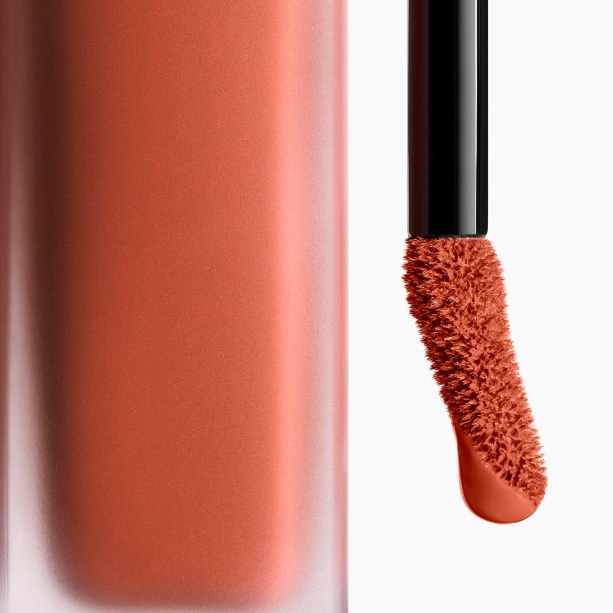 Der Intensive Matte Fluid-Lippenstift mit Ultra-Langem Halt