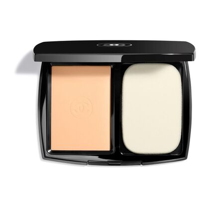  CHANEL ULTRA LE TEINT Kompakt-Make-up für höchste Perfektion. Extrem langanhaltend. höchste Tagekomfort.  1 of 5 