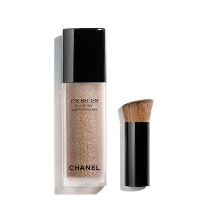  CHANEL LES BEIGES EAU DE TEINT MAKE-UP MIT FRISCHEEFFEKT UND MIKROKAPSEL-PIGMENTEN. ZWEITE-HAUT-EFFEKT. NATÜRLICH STRAHLENDER TEINT  1 of 1 