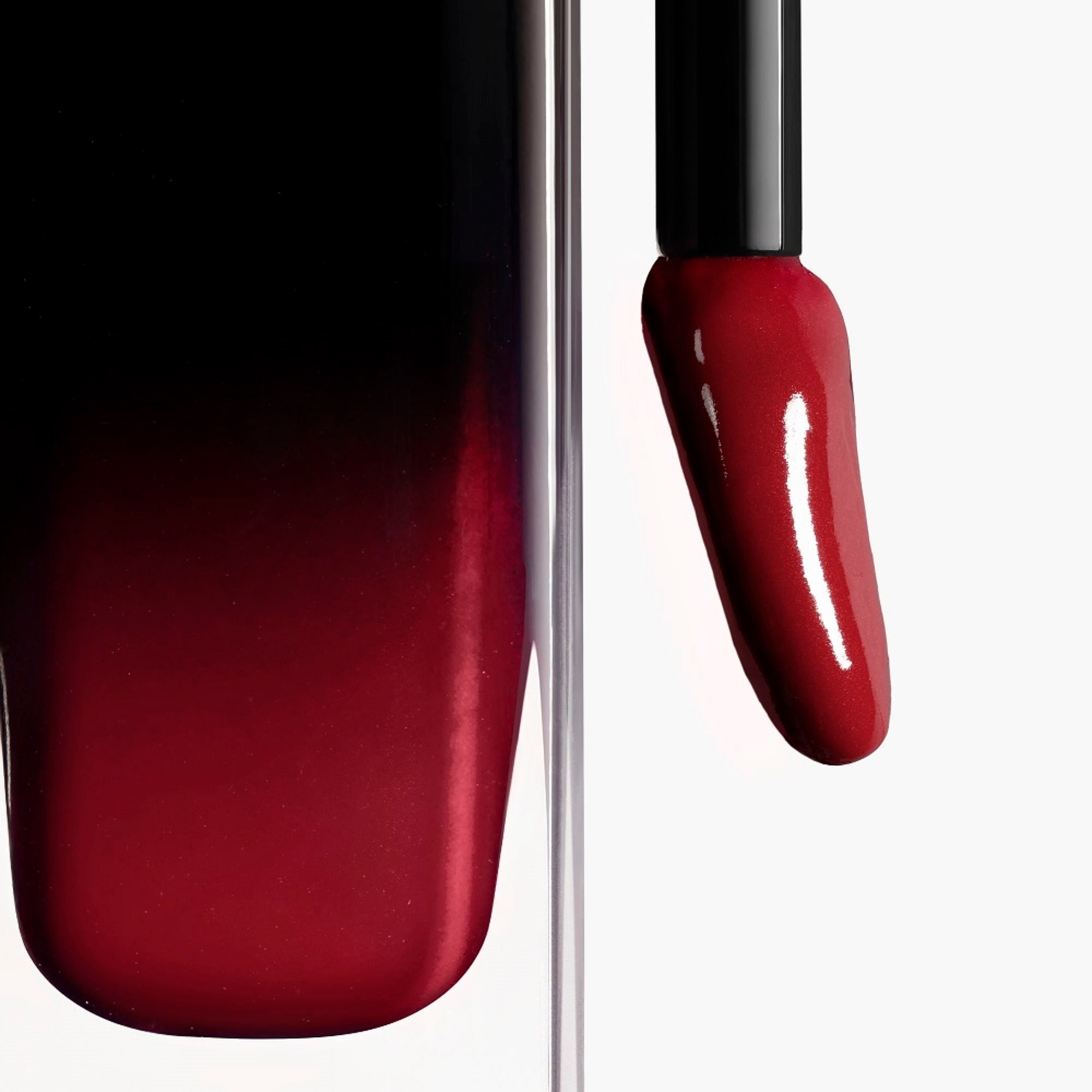 LE ROUGE LIQUIDE BRILLANT ULTRA TENUE