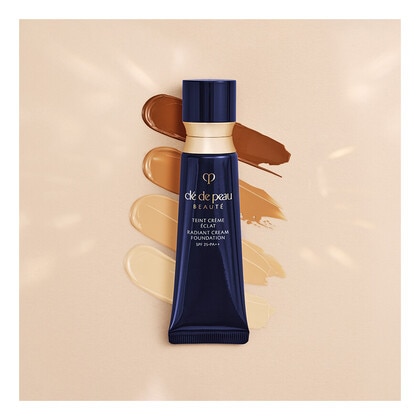  Clé de Peau Beauté FOUNDATION Radiant Cream Foundation  1 of 3 