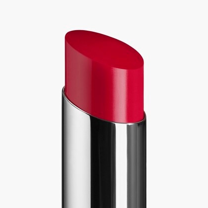 LE ROUGE À LÈVRES HYDRATANT ET REPULPANT LONGUE TENUE, COULEUR ET BRILLANCE INTENSES.
