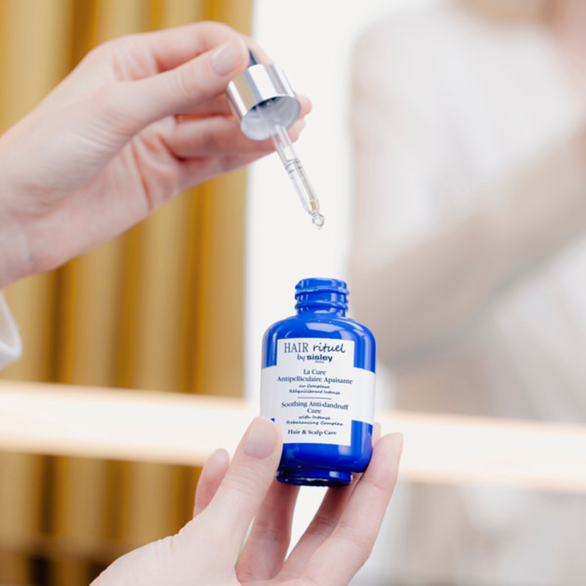 60 ML Hair Rituel by Sisley Hair Rituel Sérum pour cuir chevelu 1 of 2