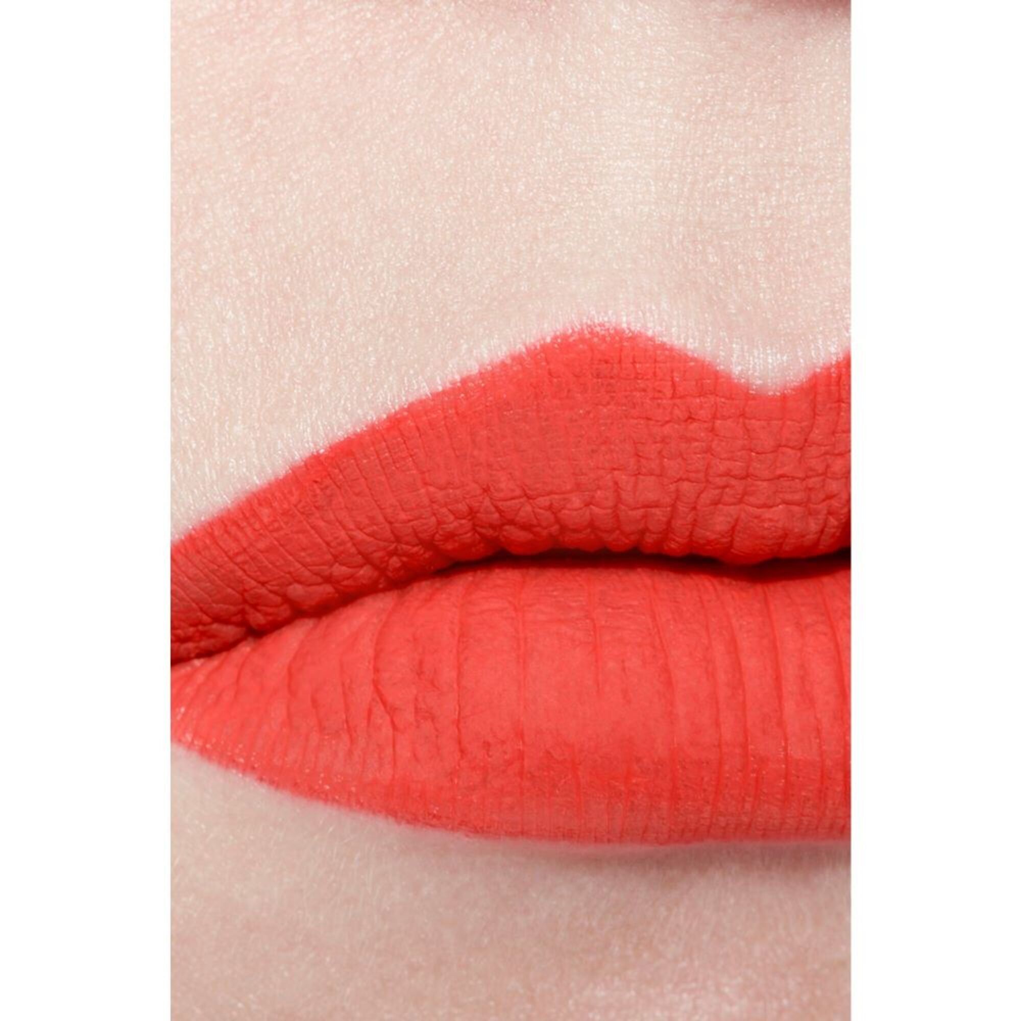 Der Intensive Matte Fluid-Lippenstift mit Ultra-Langem Halt