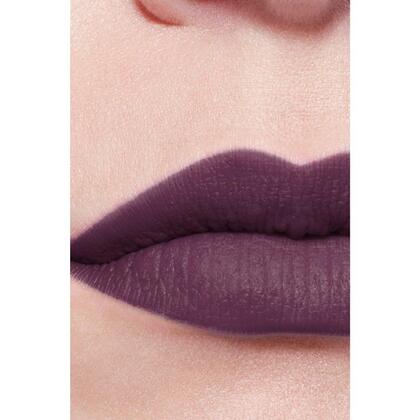 Der Intensive Matte Fluid-Lippenstift mit Ultra-Langem Halt