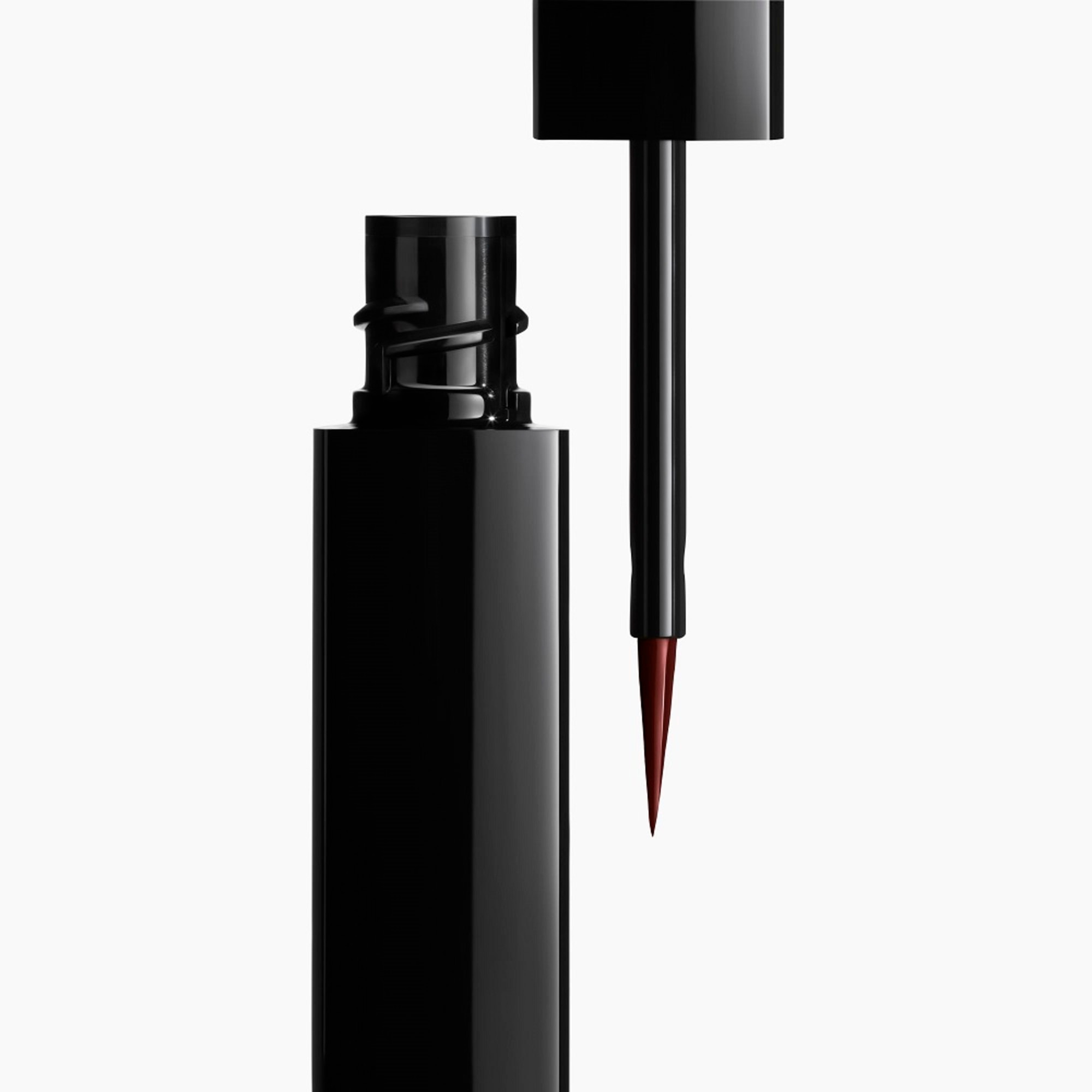 EYE-LINER LIQUIDE HAUTE PRECISION, LONGUE TENUE ET WATERPROOF