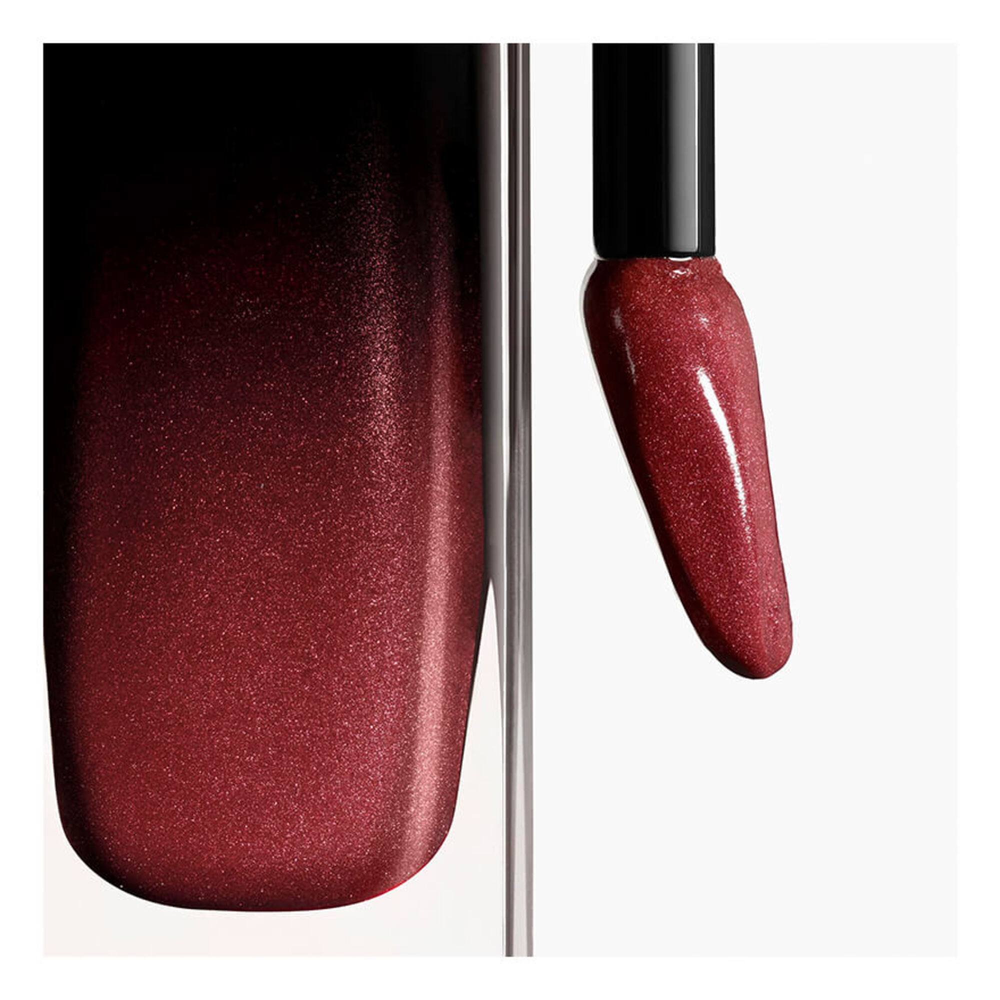 ROUGE À LÈVRES LIQUIDE BRILLANT ULTRA TENUE