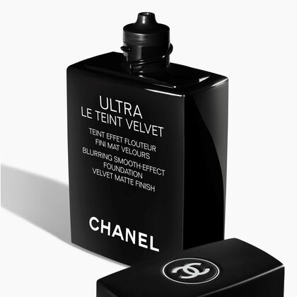  CHANEL CC ULTRA LE TEINT VELVET ULTRA-LIGHT Teint effet flouteur Mat Velours  1 of 5 