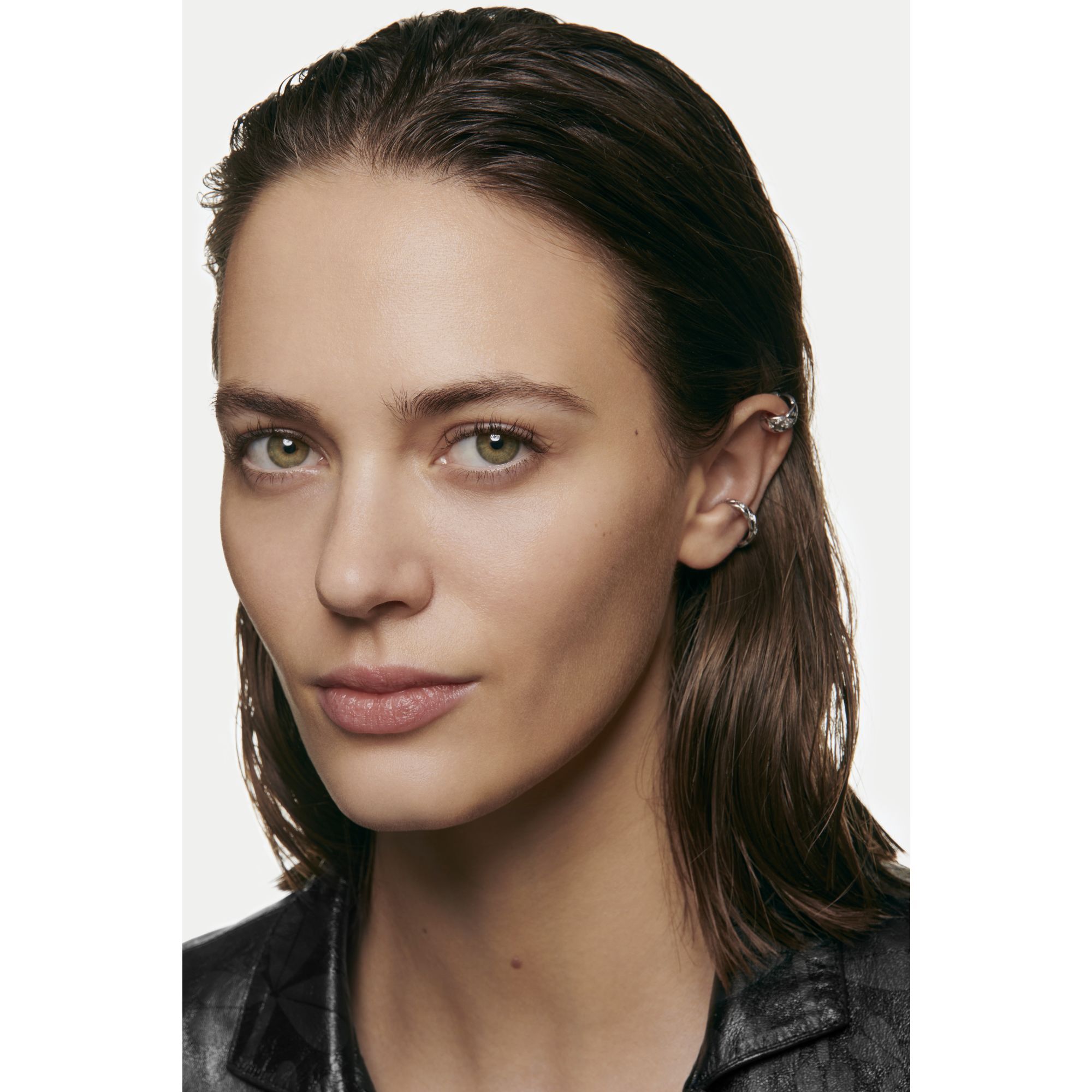 CHANEL LES BEIGES TEINT BELLE MINE NATURELLE HYDRATATION ET LONGUE TENUE FOUNDATION 1 of 4