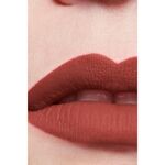 CHANEL ROUGE ALLURE LIQUID VELVET INTENSE MATTE LIQUID Der Intensive Matte Fluid-Lippenstift mit Ultra-Langem Halt 2 of 4 Der Intensive Matte Fluid-Lippenstift mit Ultra-Langem Halt