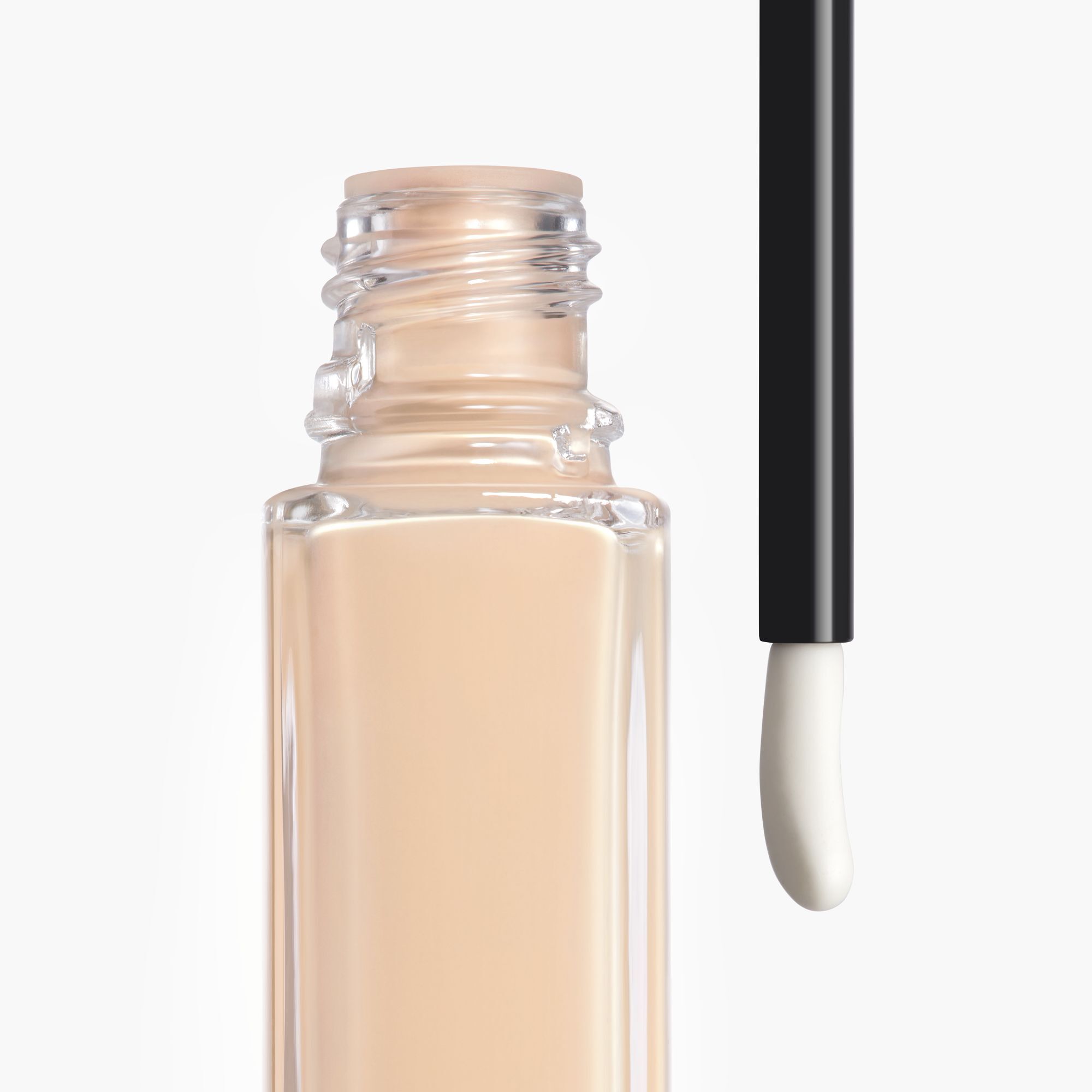 CHANEL LES BEIGES CORRECTEUR S�RUM CONCEALER Concealer 1 of 8