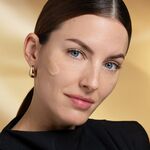 40 ML Clé de Peau Beauté SPECIALIST CARE The Precious Gold Vitality Serum  5 of 6 The Precious Gold Vitality Serum