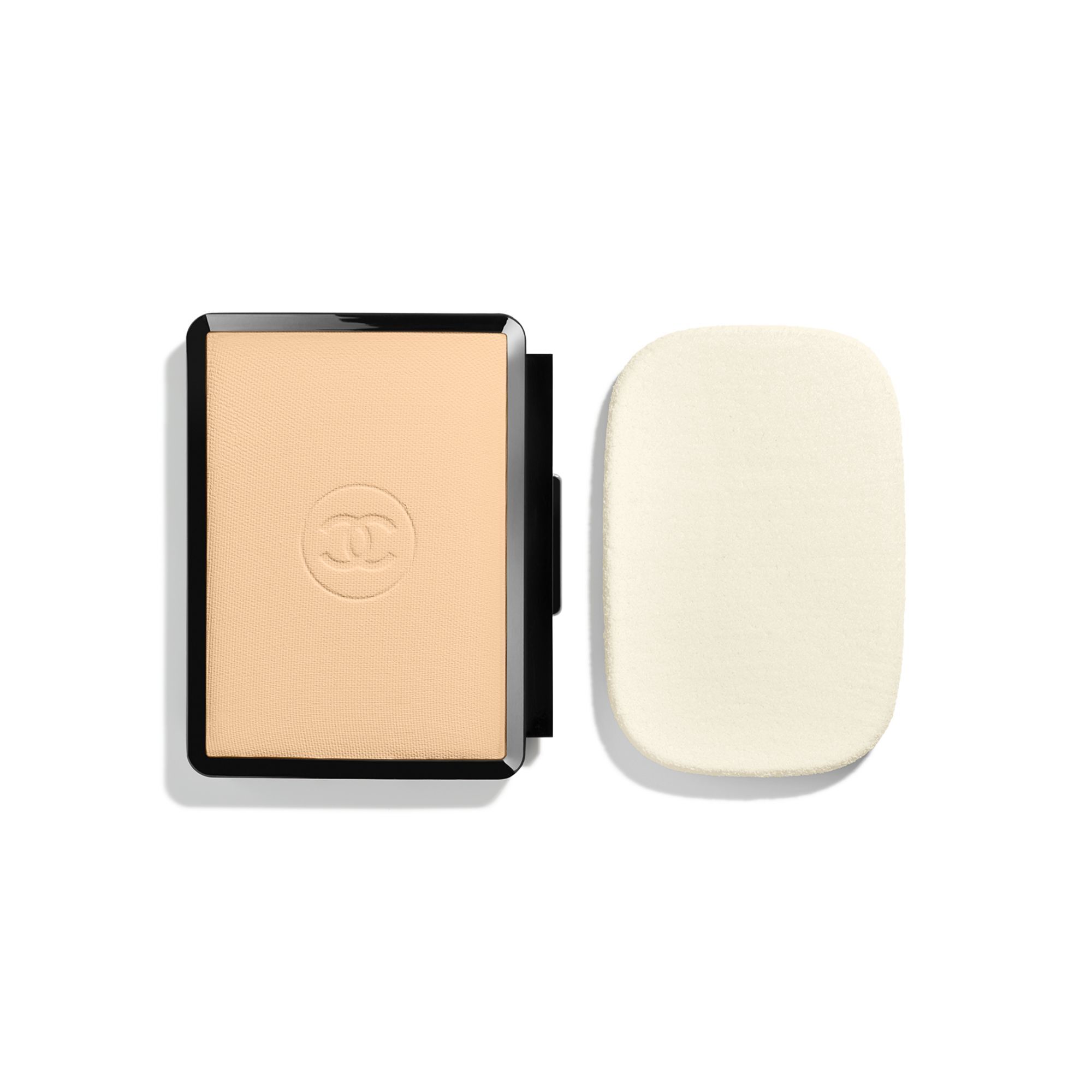 CHANEL ULTRA LE TEINT COMPACT RECHARGE ULTRA LE TEINT KOMPAKT-MAKE-UP FÜR HÖCHSTE PERFEKTION. EXTREM LANGANHALTEND. HOHER TRAGEKOMFORT. 1 of 3 ULTRA LE TEINT KOMPAKT-MAKE-UP FÜR HÖCHSTE PERFEKTION. EXTREM LANGANHALTEND. HOHER TRAGEKOMFORT.